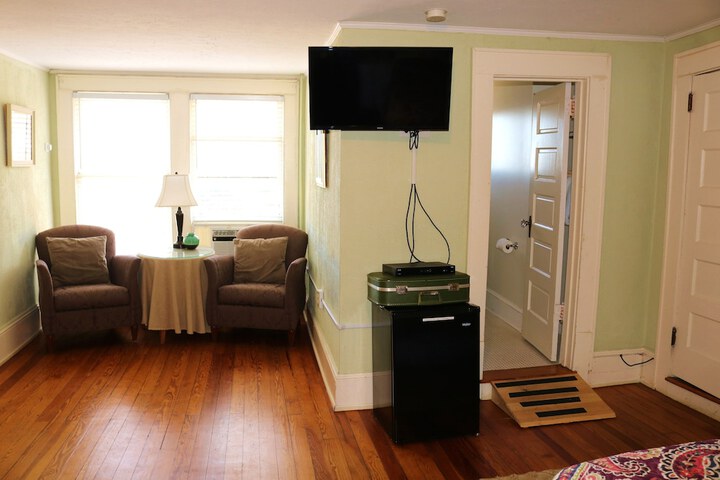 Room 113 of 143