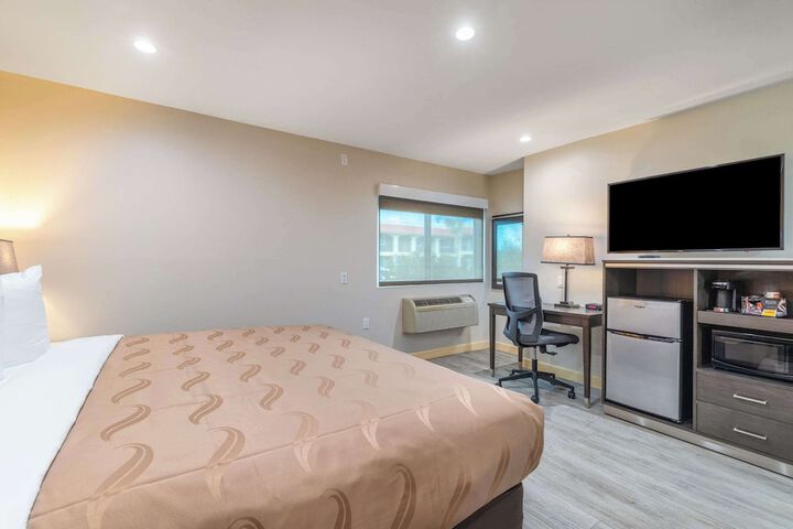 Room 13 of 30