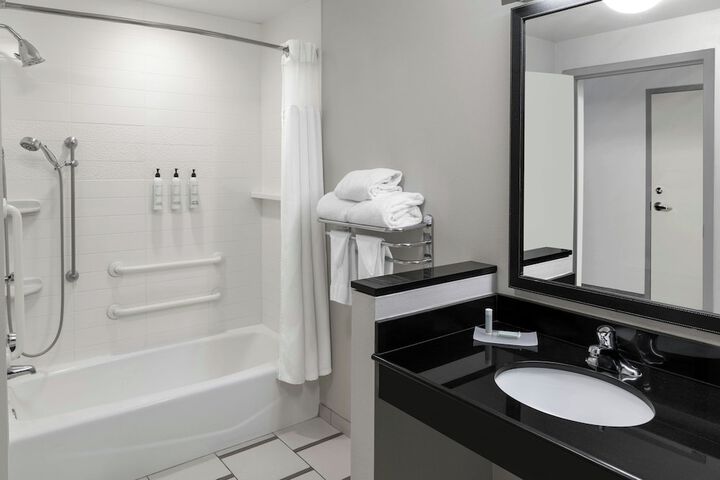 Fairfield Inn & Suites Calhoun
