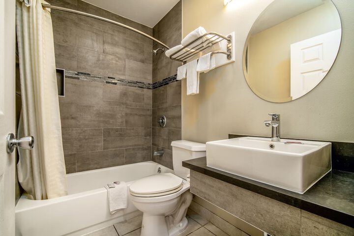 Room 12 of 25