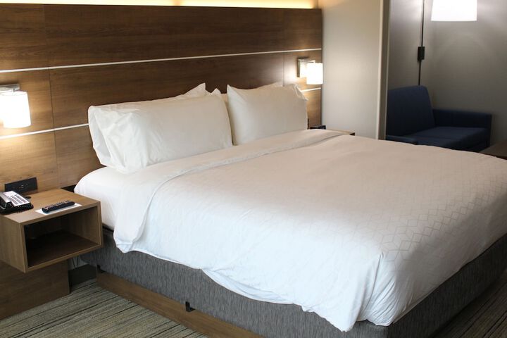Room 15 of 40