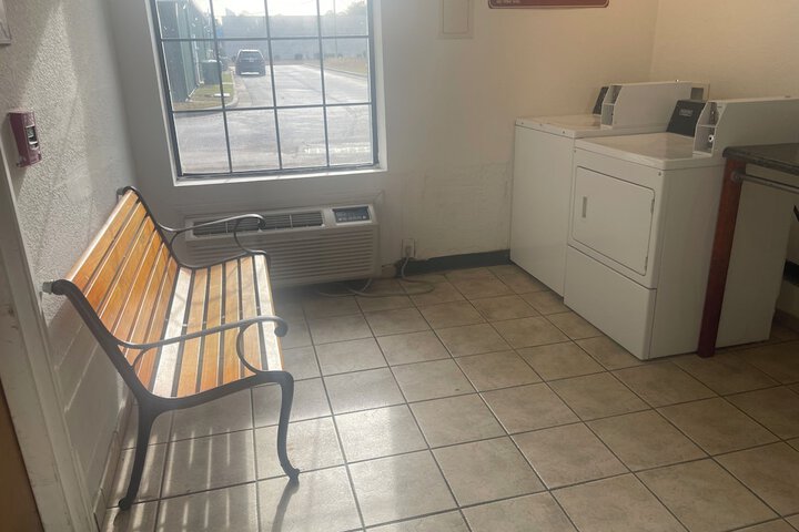 Red Roof Inn & Suites Hinesville