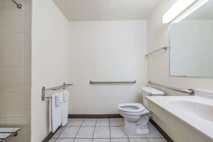 Room 8 of 16