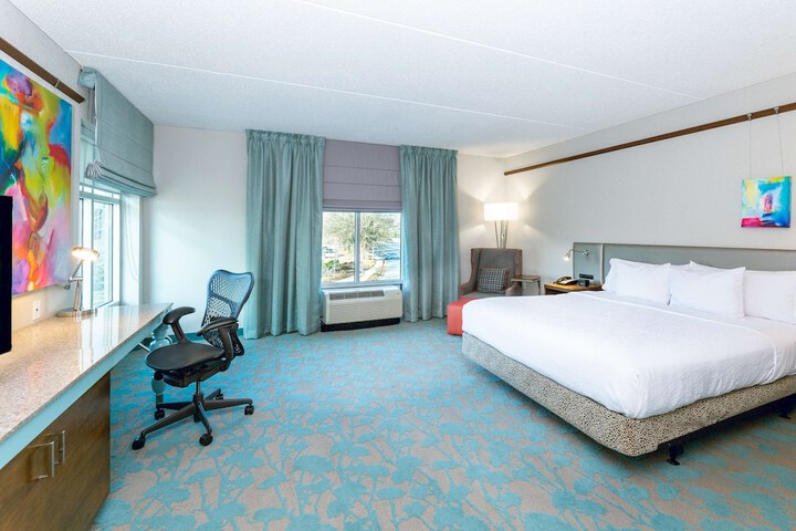 Room 27 of 83