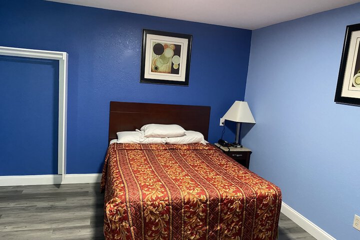 Room 53 of 95
