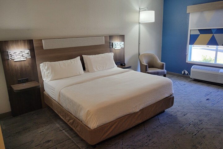 Room 34 of 92