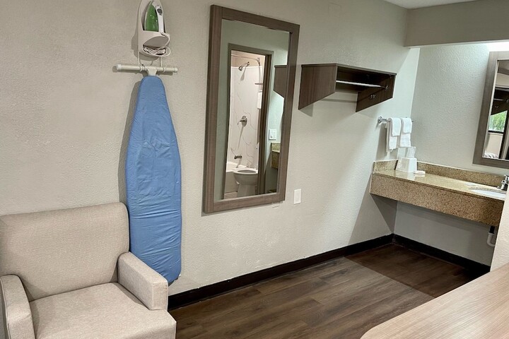 Room 15 of 34
