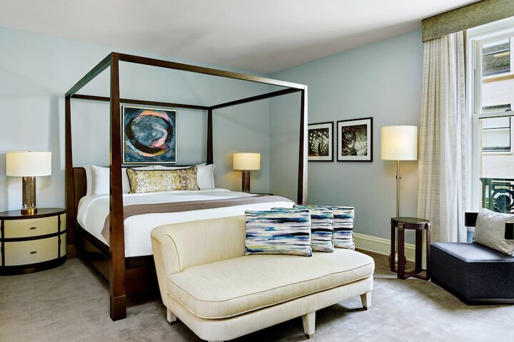 Room 25 of 136