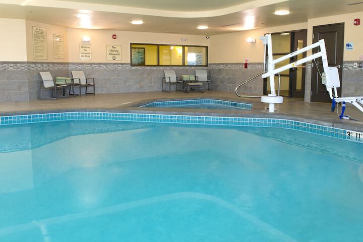 Pool 20 of 105