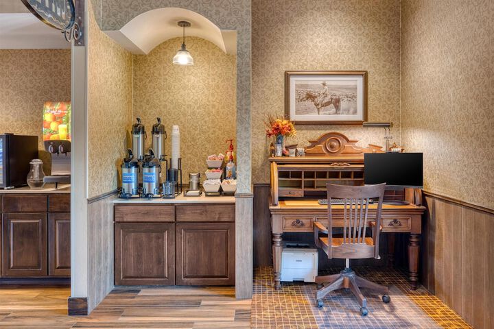 Best Western Bandera Suites & Saloon