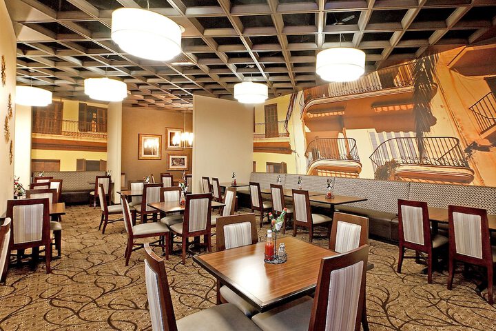 Dining 56 of 78