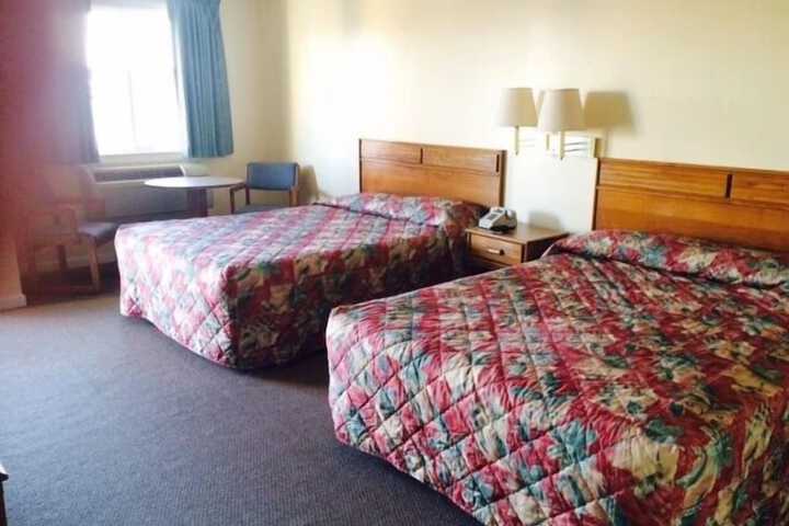 Room 7 of 12