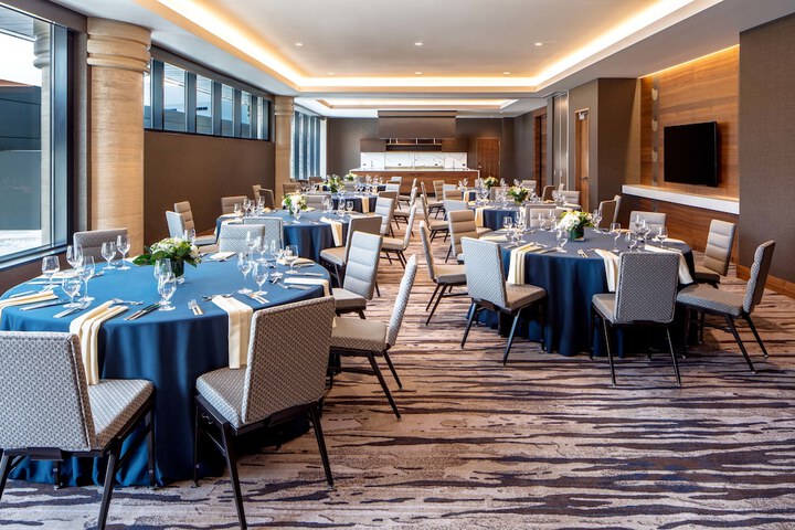 Ballroom/Hall 80 of 93