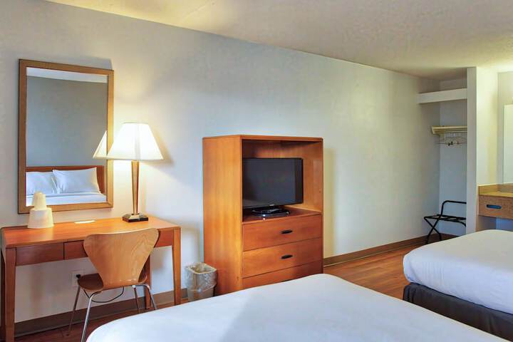 Room 11 of 17