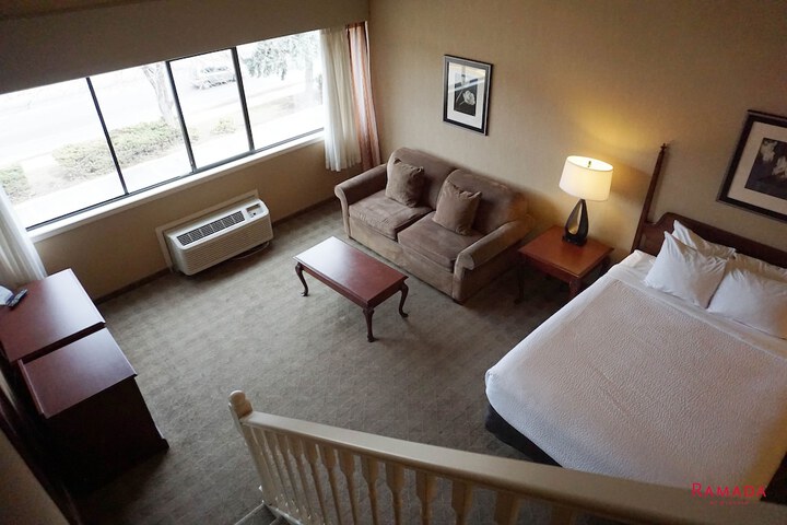 Room 32 of 97