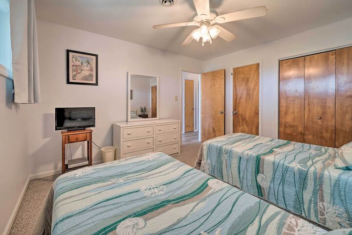 Oak Island Beachfront Condo w / Community Pool
