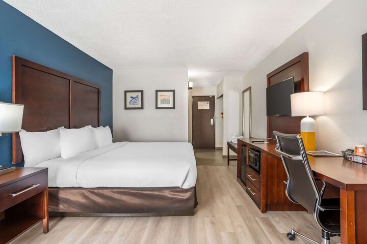 Room 33 of 67