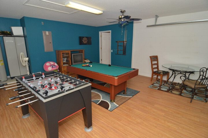 Room 8 of 12