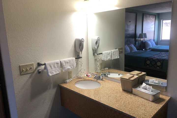 Room 17 of 32