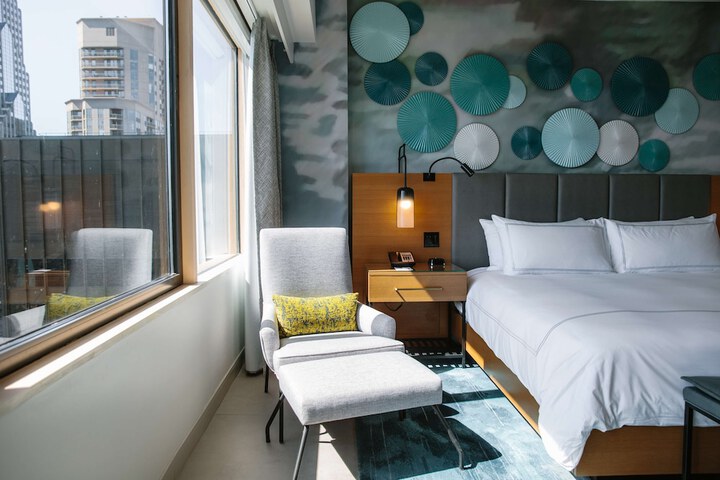 Room 44 of 98