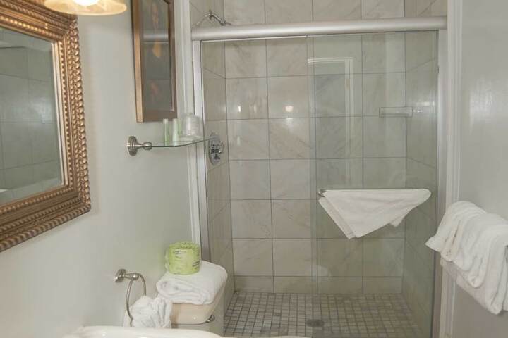 Room 146 of 183