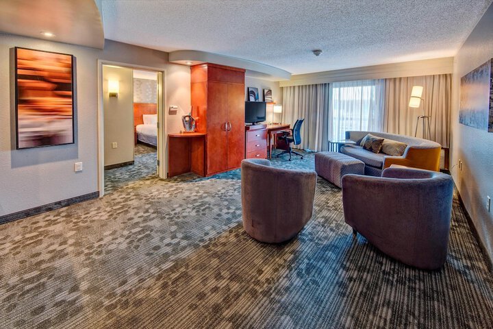 Room 15 of 33