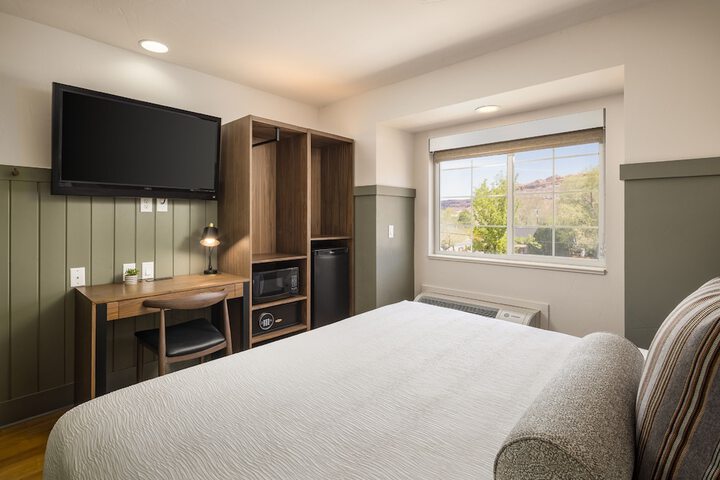 Room 11 of 25