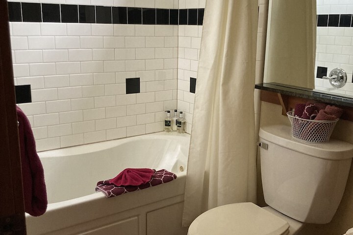 Room 70 of 112