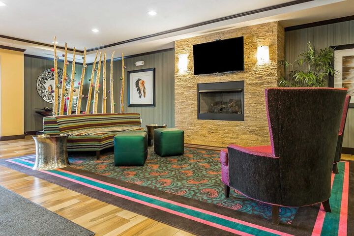 Hotel Interior 10 of 38