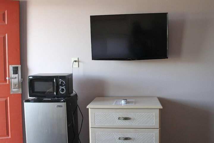 Room 15 of 18