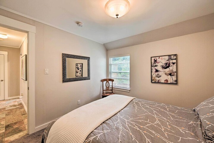 Family-friendly Kirkland Home 1 Mi to Downtown