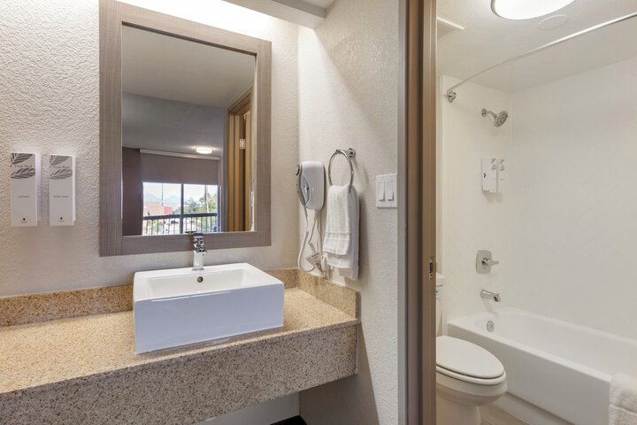 Room 40 of 41