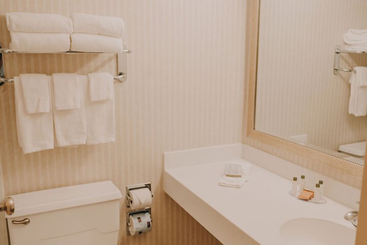 Room 11 of 40