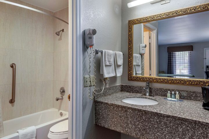 Room 15 of 30