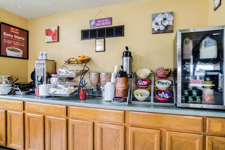 Breakfast/Coffee Service 20 of 24