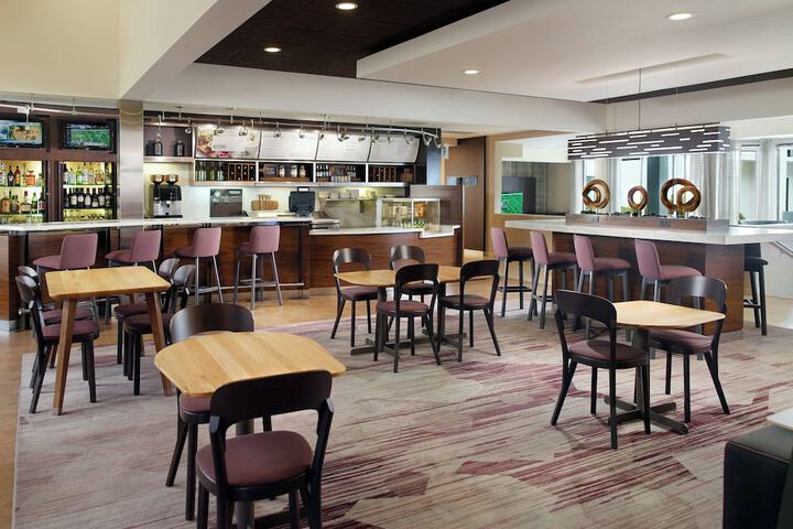Courtyard by Marriott Raleigh / Cary