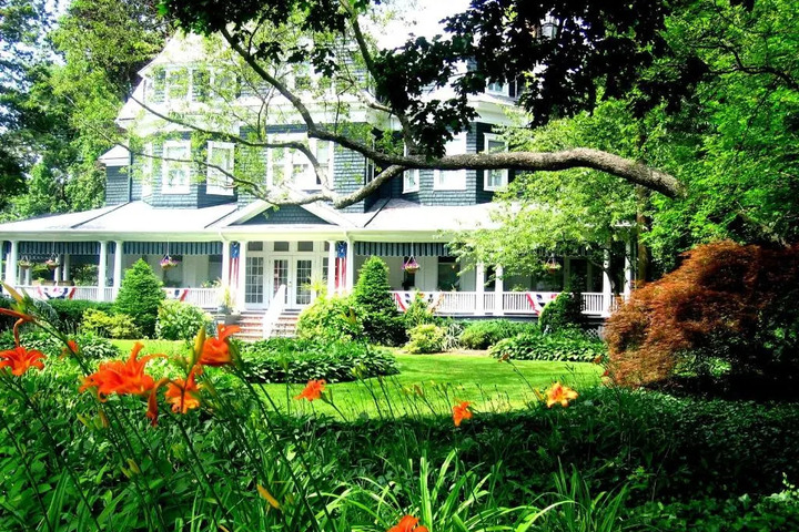 CEDARS AND BEECHES BED & BREAKFAST INN
