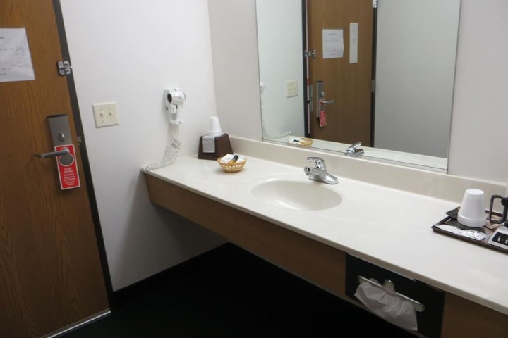 Room 14 of 37