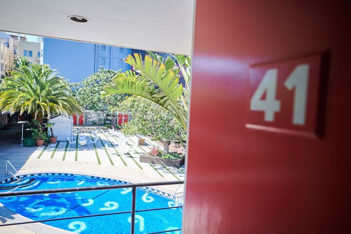 Room 76 of 103