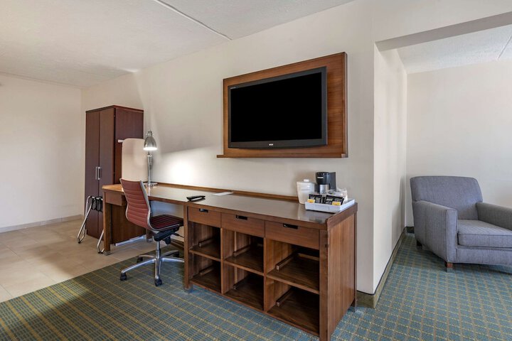 Room 10 of 46