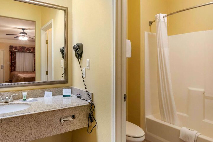 Quality Inn & Suites at the Outlets Mercedes / Weslaco