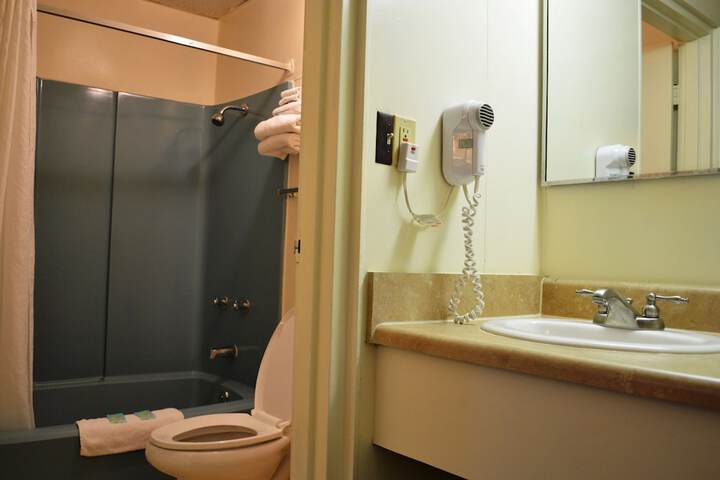 Room 13 of 27