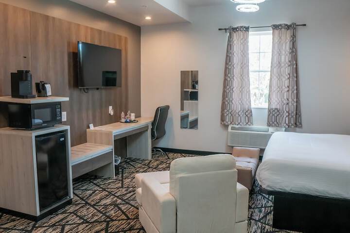 Comfeeni Inn and Suites