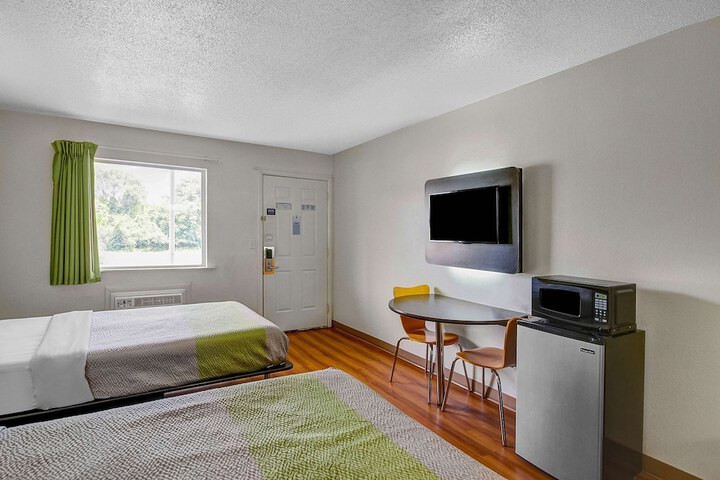 Room 35 of 41