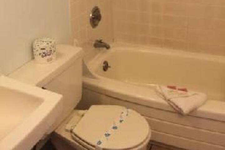 Room 5 of 6