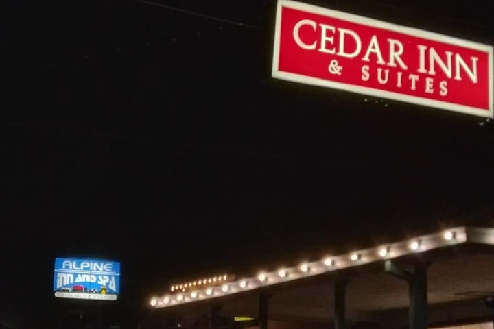Cedar Inn & Suites