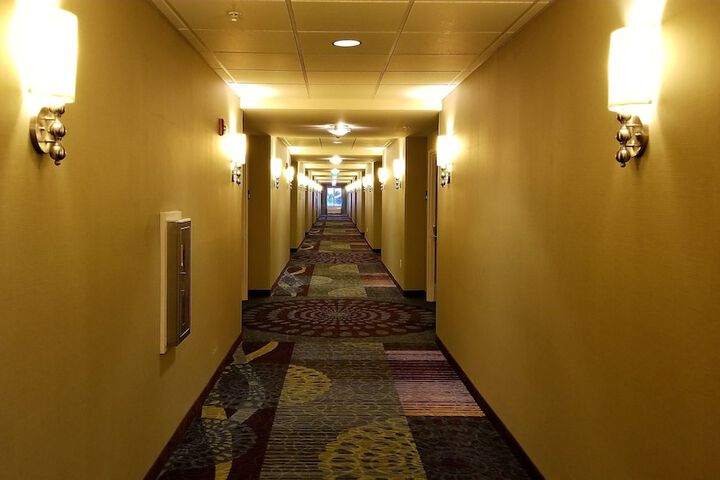 Ballroom/Hall 22 of 28
