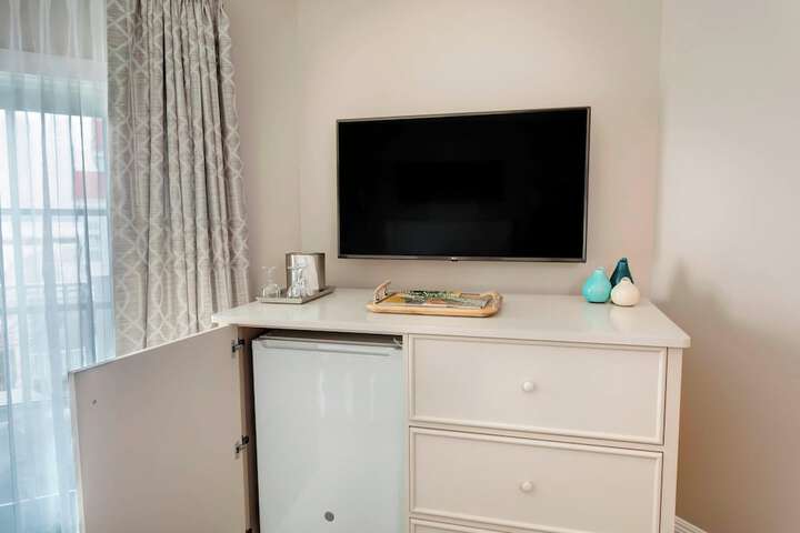 Room 111 of 211