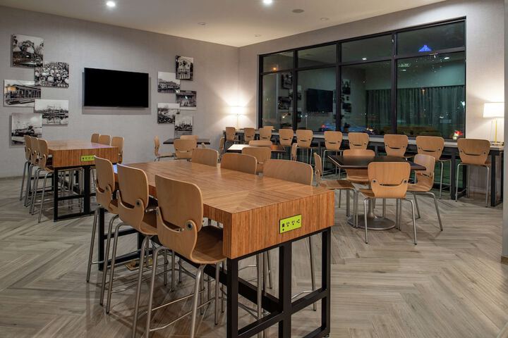 Breakfast/Coffee Service 75 of 89