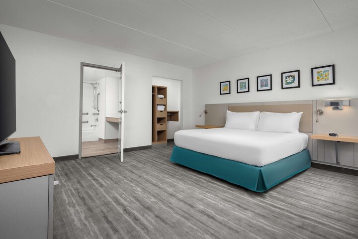 Room 6 of 40